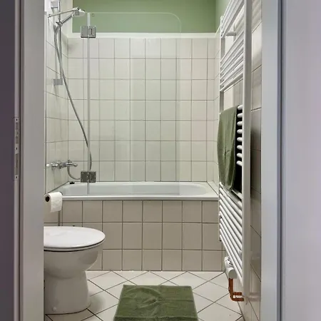 Moderne 3 Whg Zentrumsnaehe 5 Personen Apartman *